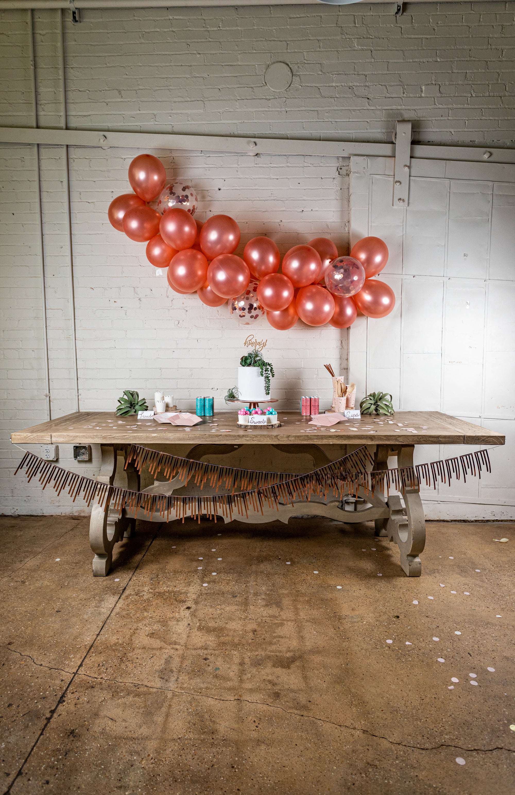 https://mypartyhero.com/cdn/shop/products/rose-gold-marble-party-table_2000x.jpg?v=1571083680