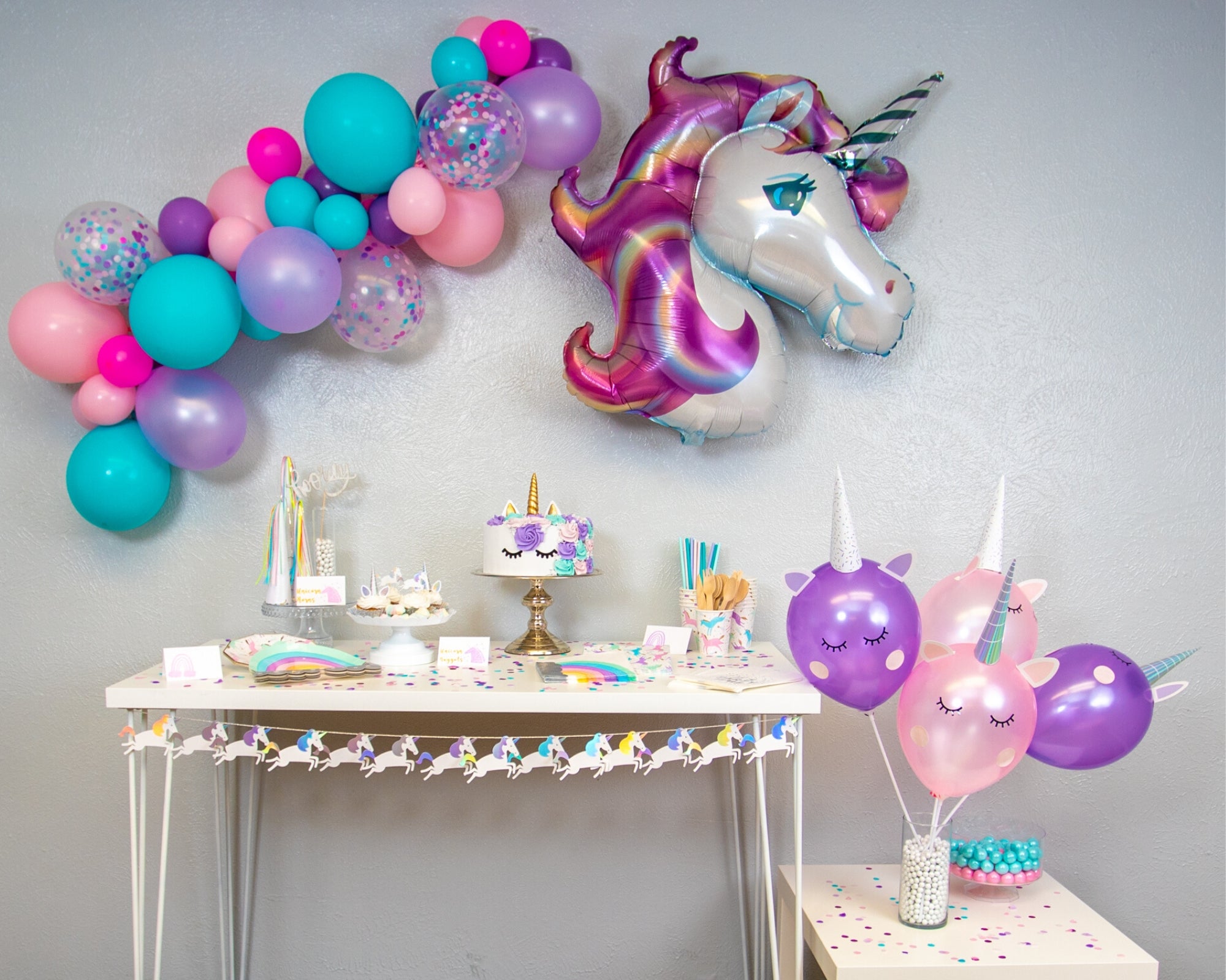 Unicorn Birthday Decorations for Girls, Unicorn Party Supplies, Unicorn  Party Decorations Including 32 Unicorn Plates, 16 Unicorn Napkins and 1